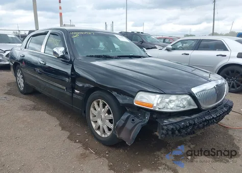 2010 Lincoln Town Car Signature Limited from USA, damaged, VIN 2LNBL8CVXAX619130